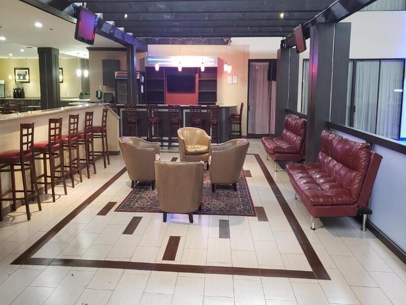 Clarion Pointe Lake Jackson - Clute Екстериор снимка