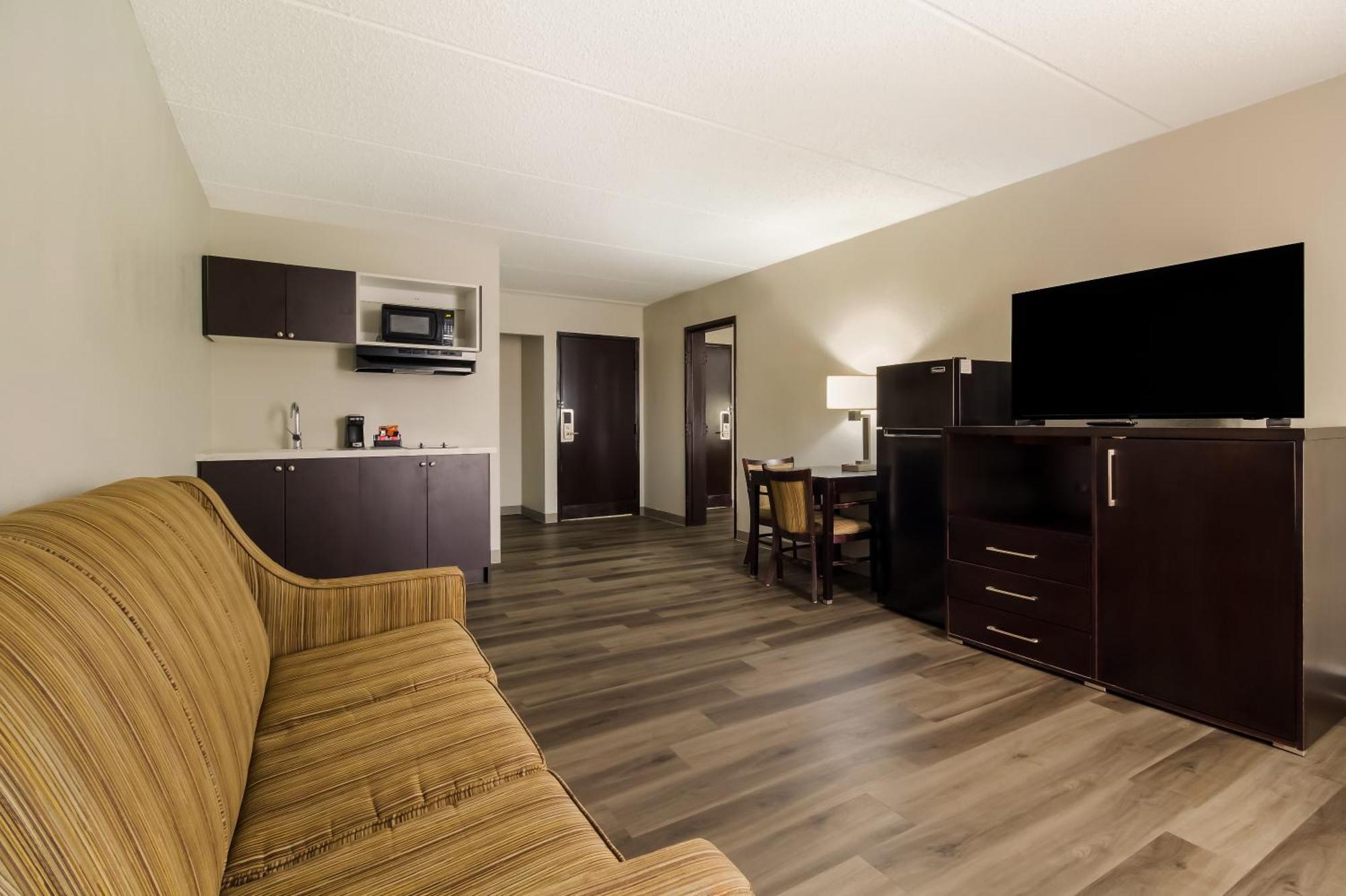 Clarion Pointe Lake Jackson - Clute Екстериор снимка