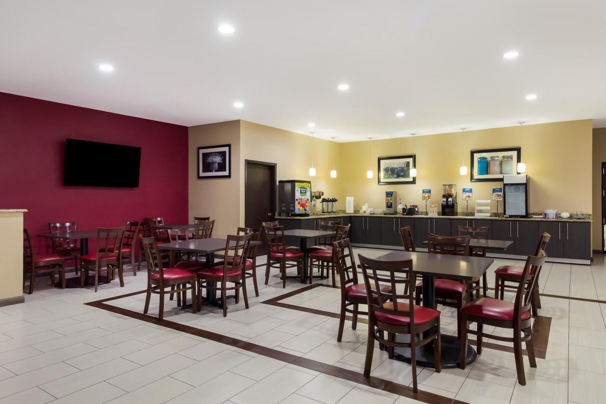 Clarion Pointe Lake Jackson - Clute Екстериор снимка