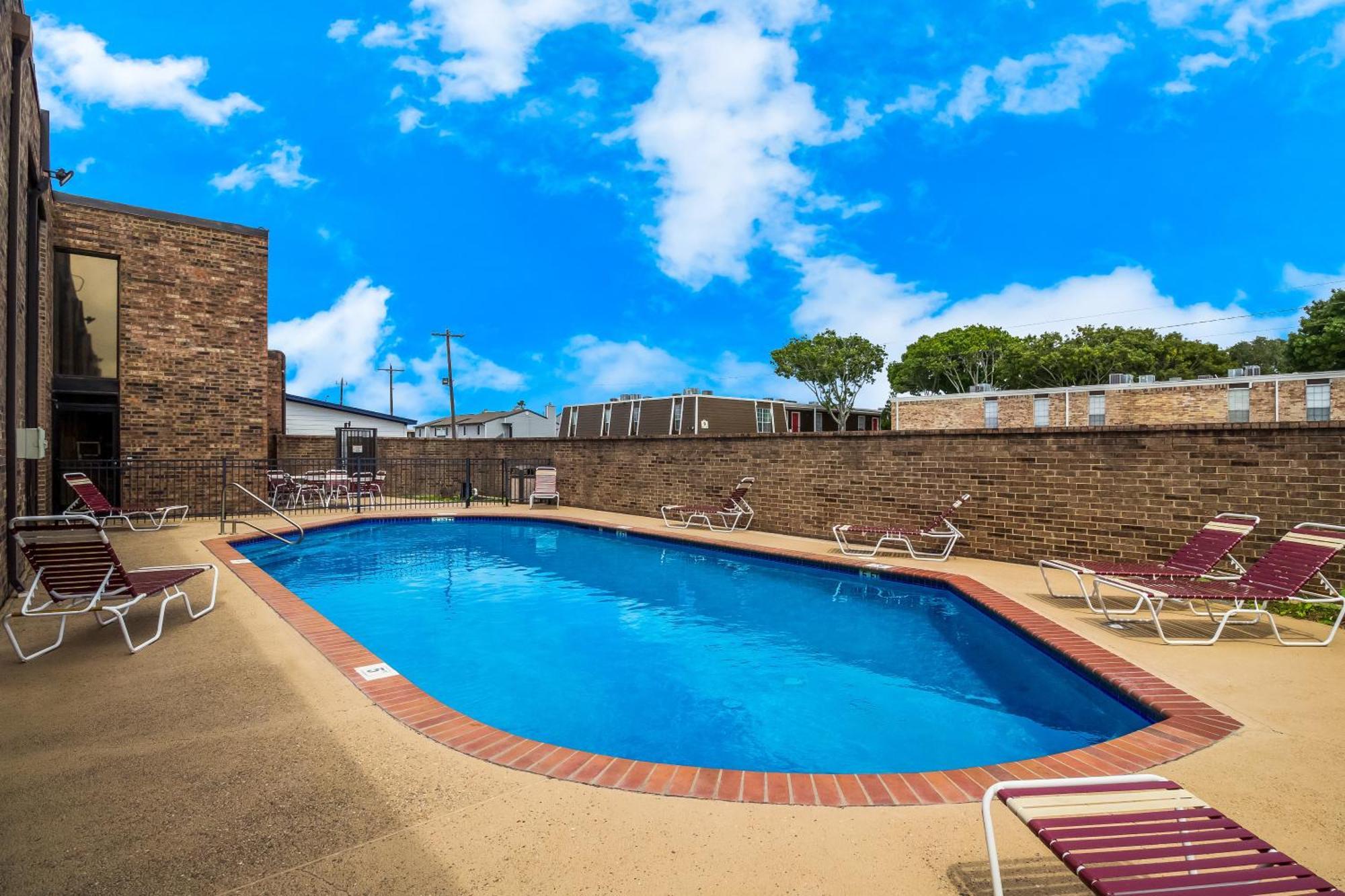 Clarion Pointe Lake Jackson - Clute Екстериор снимка