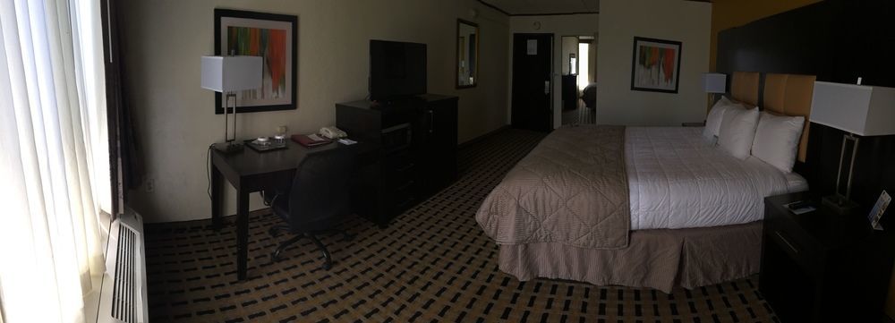 Clarion Pointe Lake Jackson - Clute Екстериор снимка
