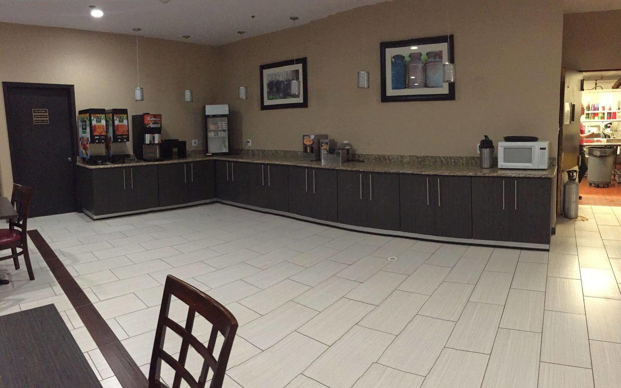 Clarion Pointe Lake Jackson - Clute Екстериор снимка